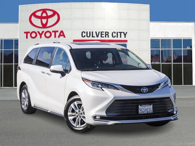 2023 Toyota Sienna Limited