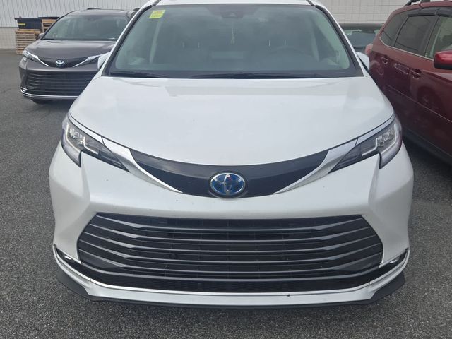 2023 Toyota Sienna Limited