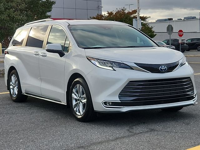 2023 Toyota Sienna Limited