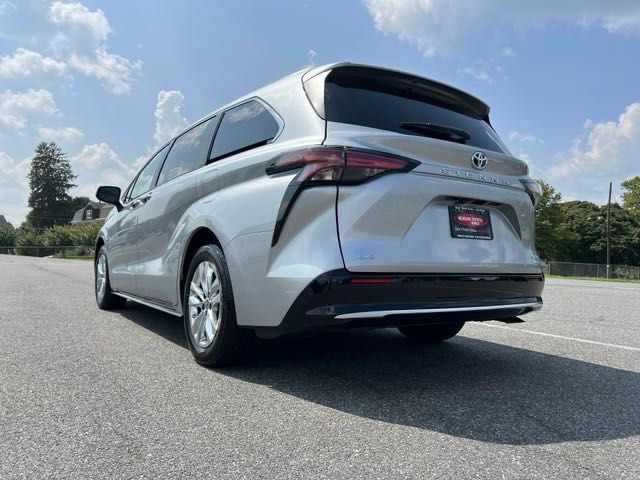 2023 Toyota Sienna Limited