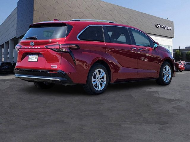 2023 Toyota Sienna Limited