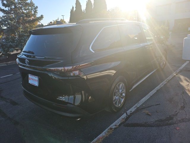 2023 Toyota Sienna XLE