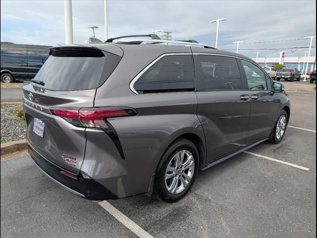 2023 Toyota Sienna Platinum