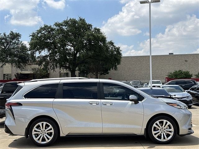 2023 Toyota Sienna Platinum