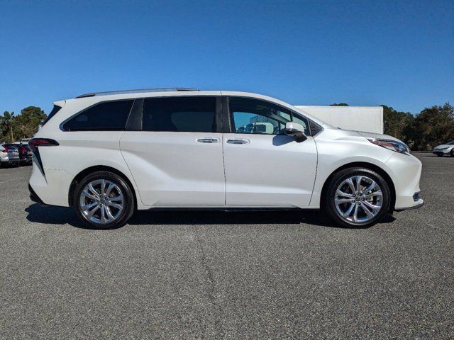 2023 Toyota Sienna Platinum