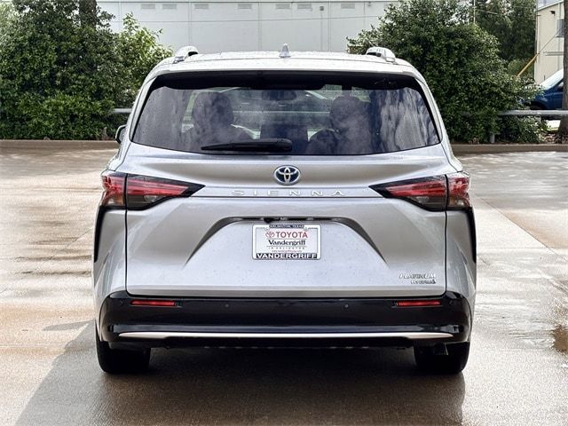 2023 Toyota Sienna Platinum