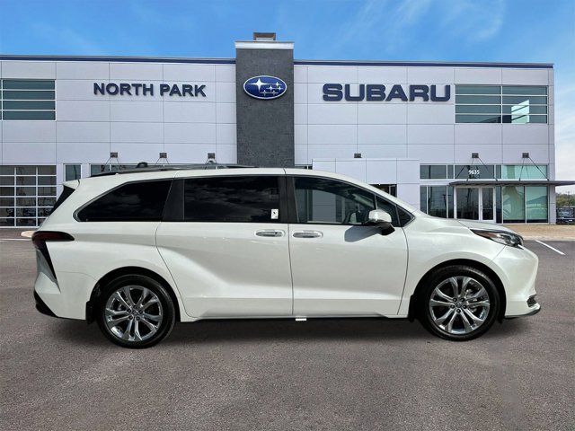 2023 Toyota Sienna Platinum