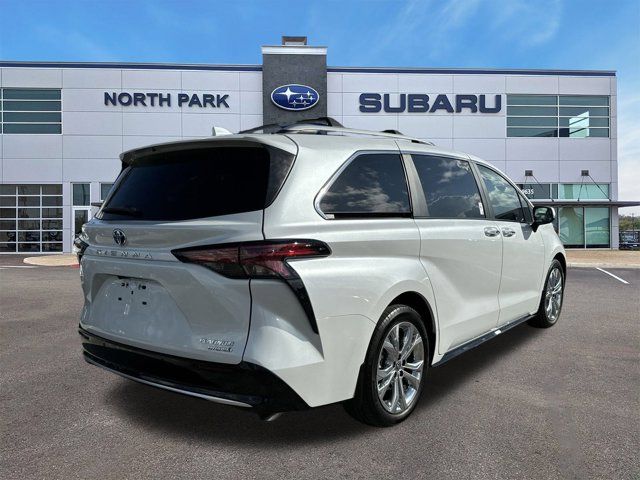 2023 Toyota Sienna Platinum