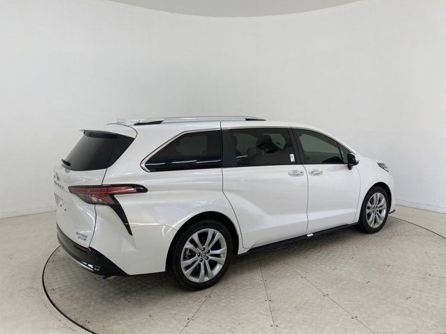 2023 Toyota Sienna Platinum