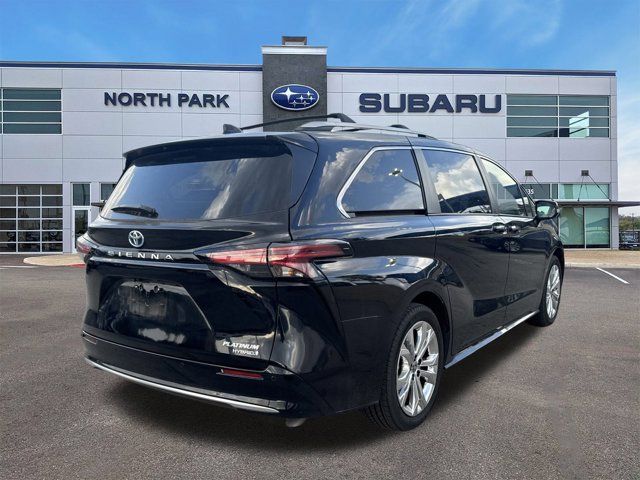 2023 Toyota Sienna Platinum