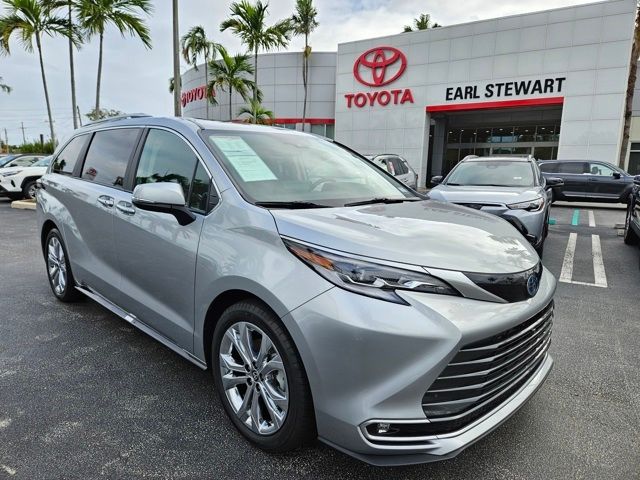 2023 Toyota Sienna Platinum