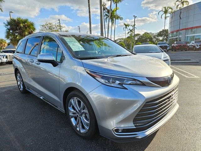 2023 Toyota Sienna Platinum