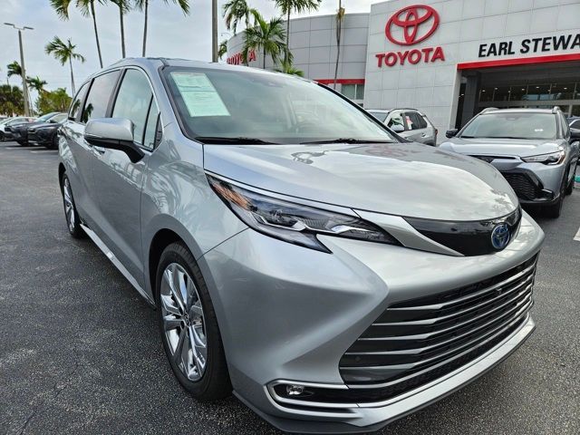 2023 Toyota Sienna Platinum