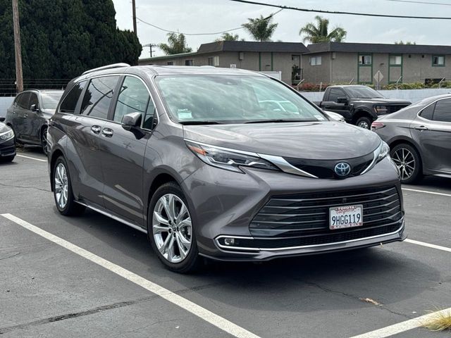 2023 Toyota Sienna Platinum