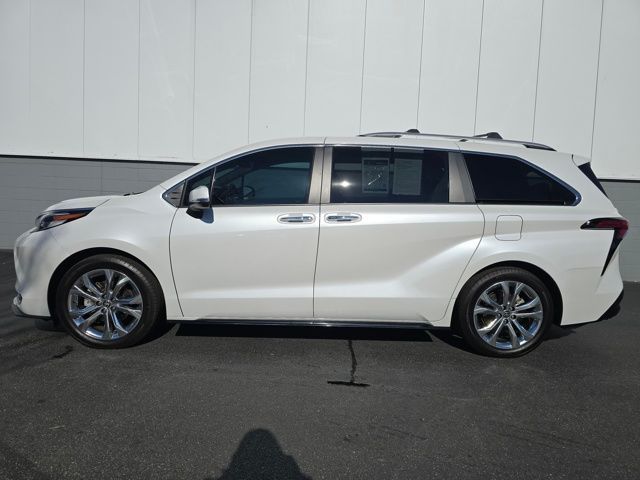 2023 Toyota Sienna Platinum