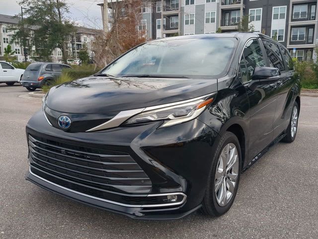 2023 Toyota Sienna Platinum