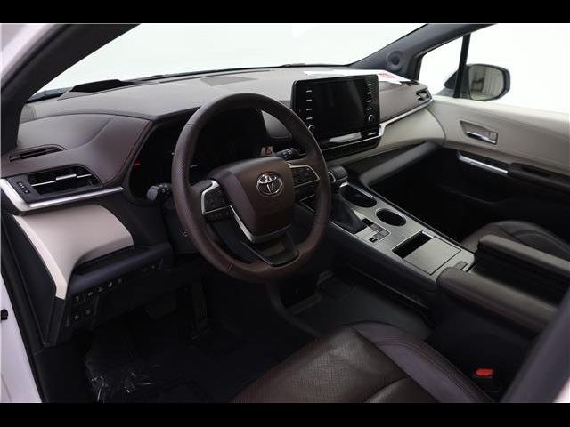 2023 Toyota Sienna Platinum
