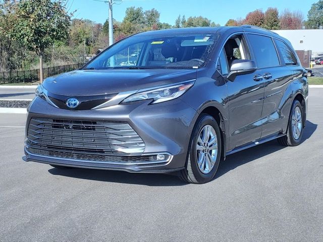 2023 Toyota Sienna Platinum