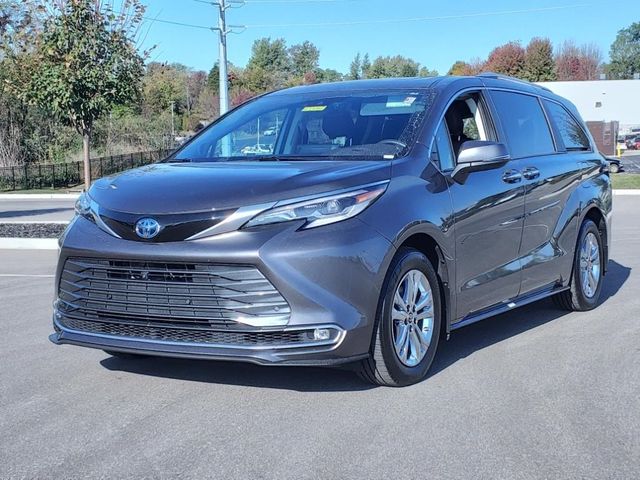 2023 Toyota Sienna Platinum