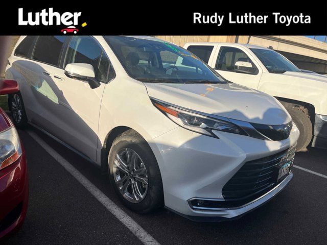 2023 Toyota Sienna Platinum