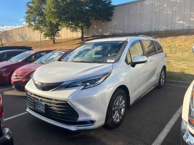 2023 Toyota Sienna Platinum