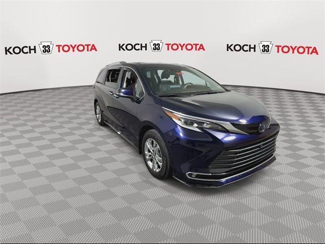 2023 Toyota Sienna Platinum