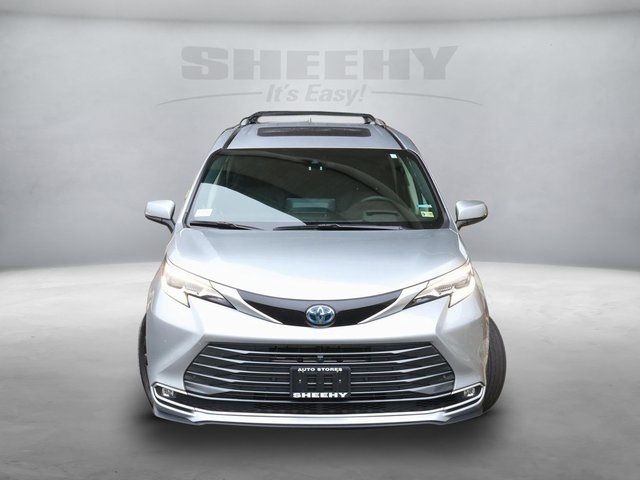 2023 Toyota Sienna Platinum