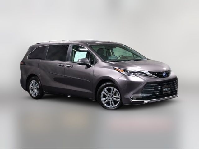 2023 Toyota Sienna Platinum