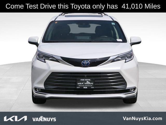 2023 Toyota Sienna Platinum