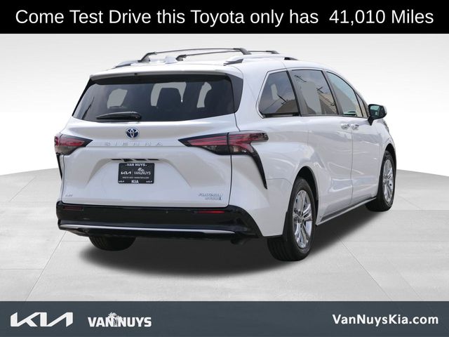 2023 Toyota Sienna Platinum