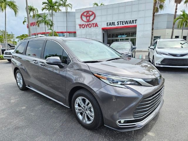 2023 Toyota Sienna Platinum