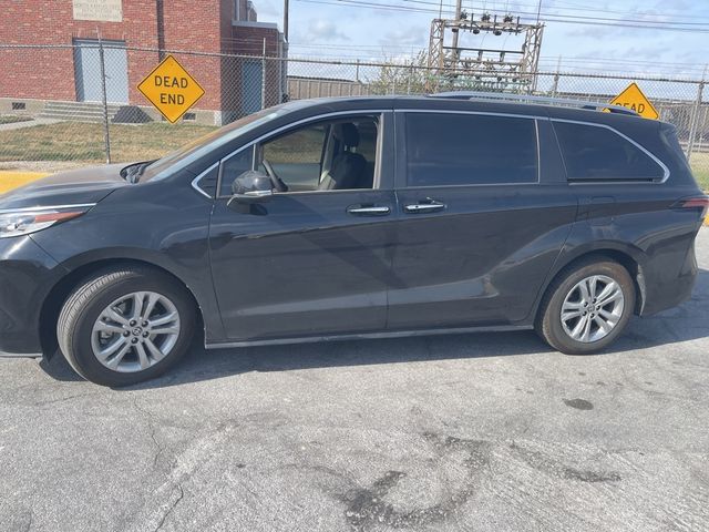 2023 Toyota Sienna Platinum