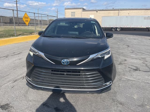 2023 Toyota Sienna Platinum