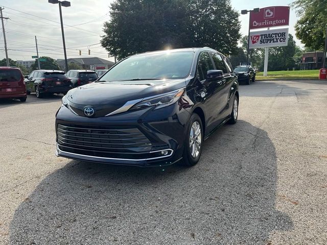 2023 Toyota Sienna Platinum