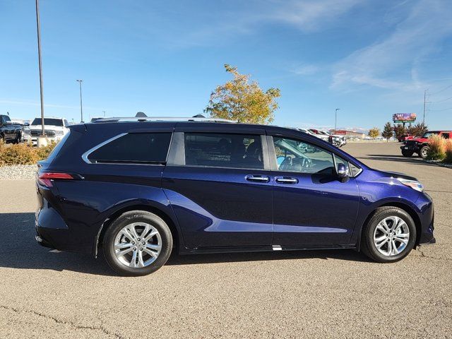 2023 Toyota Sienna Platinum