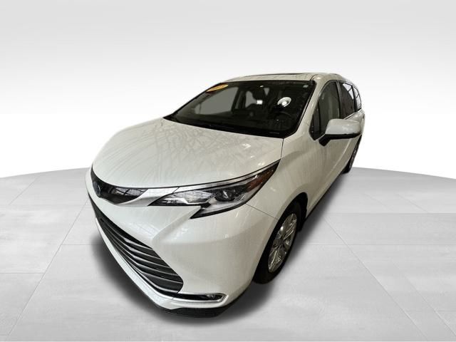 2023 Toyota Sienna Platinum