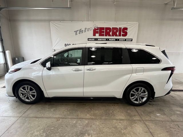 2023 Toyota Sienna Platinum