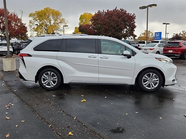 2023 Toyota Sienna Platinum