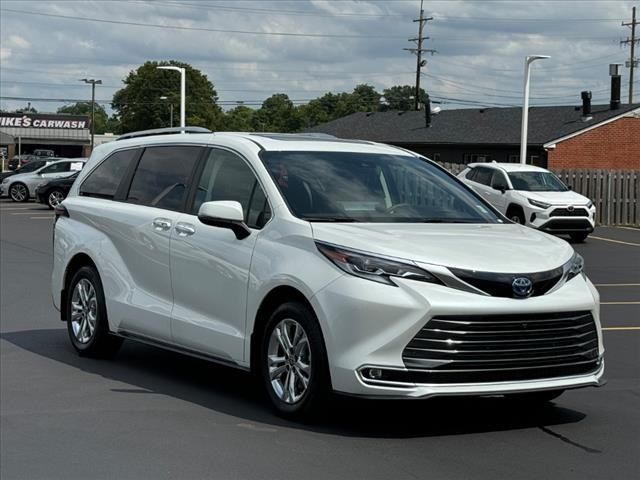 2023 Toyota Sienna Platinum