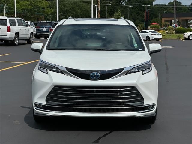 2023 Toyota Sienna Platinum