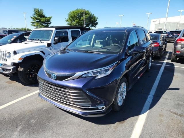 2023 Toyota Sienna Platinum