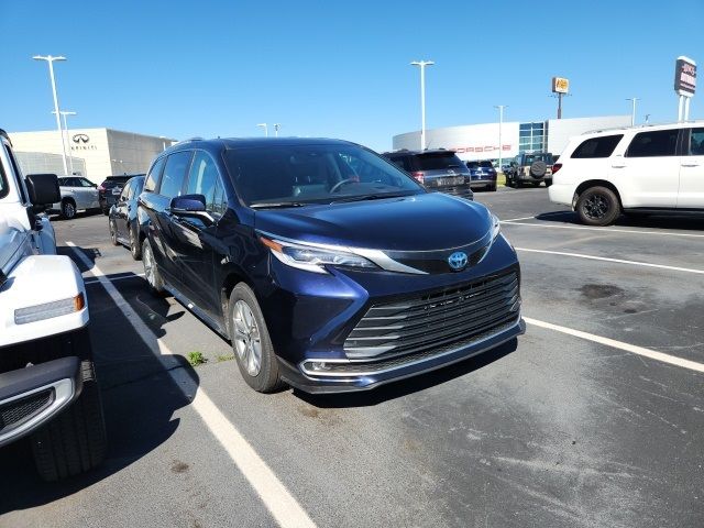 2023 Toyota Sienna Platinum