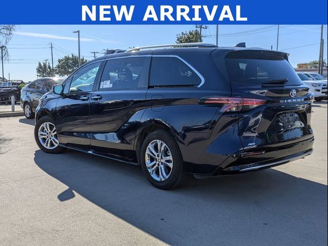 2023 Toyota Sienna Platinum