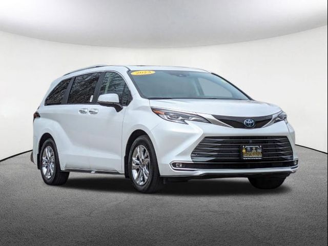 2023 Toyota Sienna Platinum