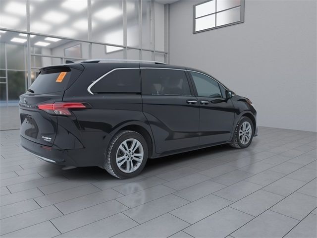 2023 Toyota Sienna Platinum