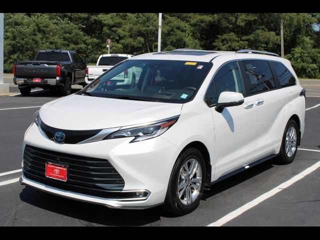 2023 Toyota Sienna Platinum