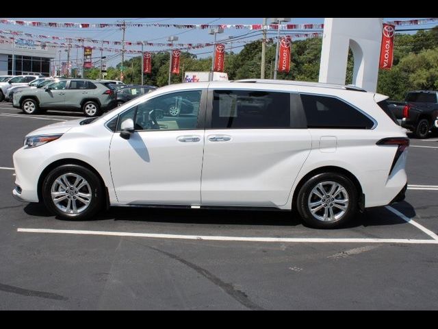 2023 Toyota Sienna Platinum