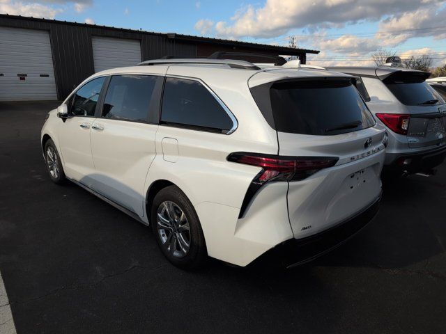 2023 Toyota Sienna Platinum