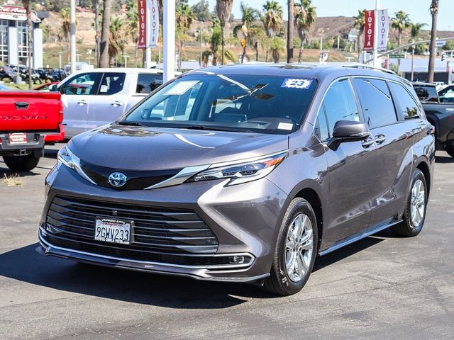 2023 Toyota Sienna Platinum