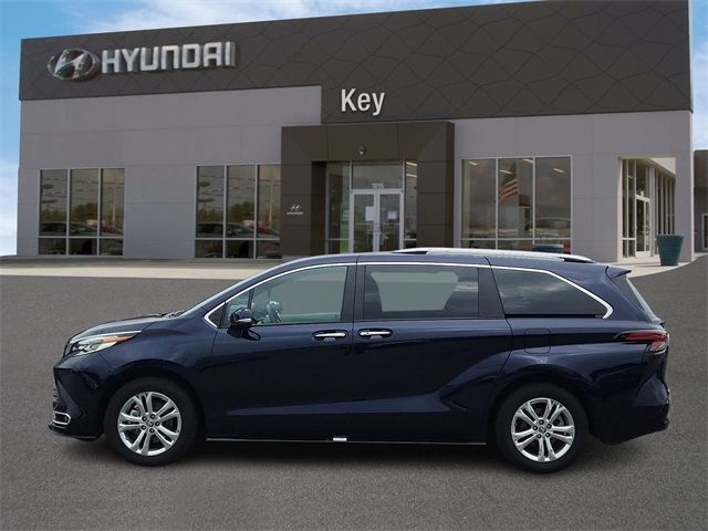 2023 Toyota Sienna Platinum